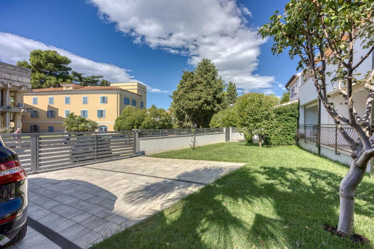 Apartments Claudio Porec Esterno foto